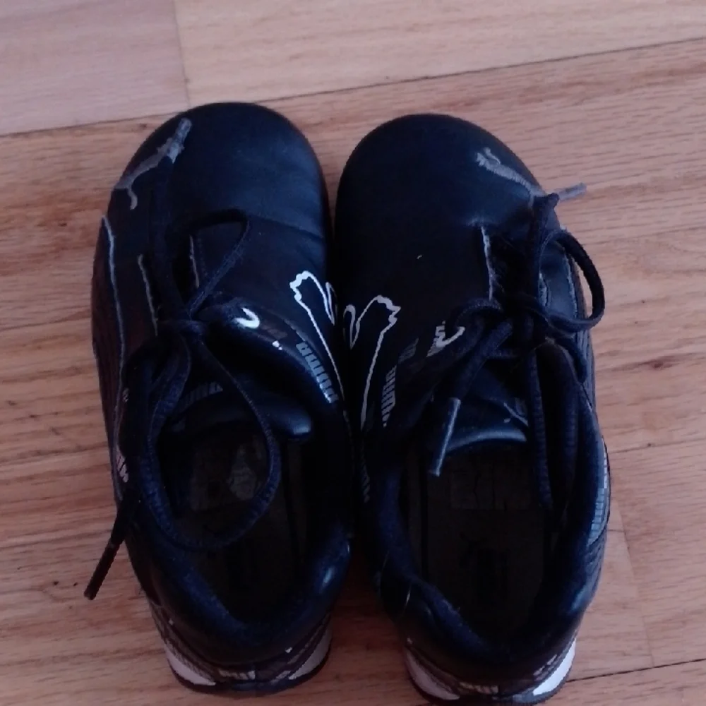 Puma Kids Black Sneakers with White Accents - Picture 10 of 10
